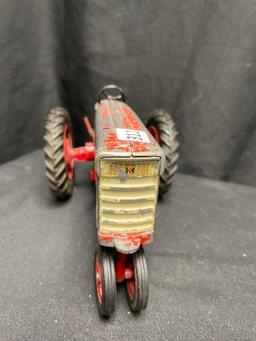 1/16th Scale Ertl Farmall 460 Tractor with 2 pt. hitch