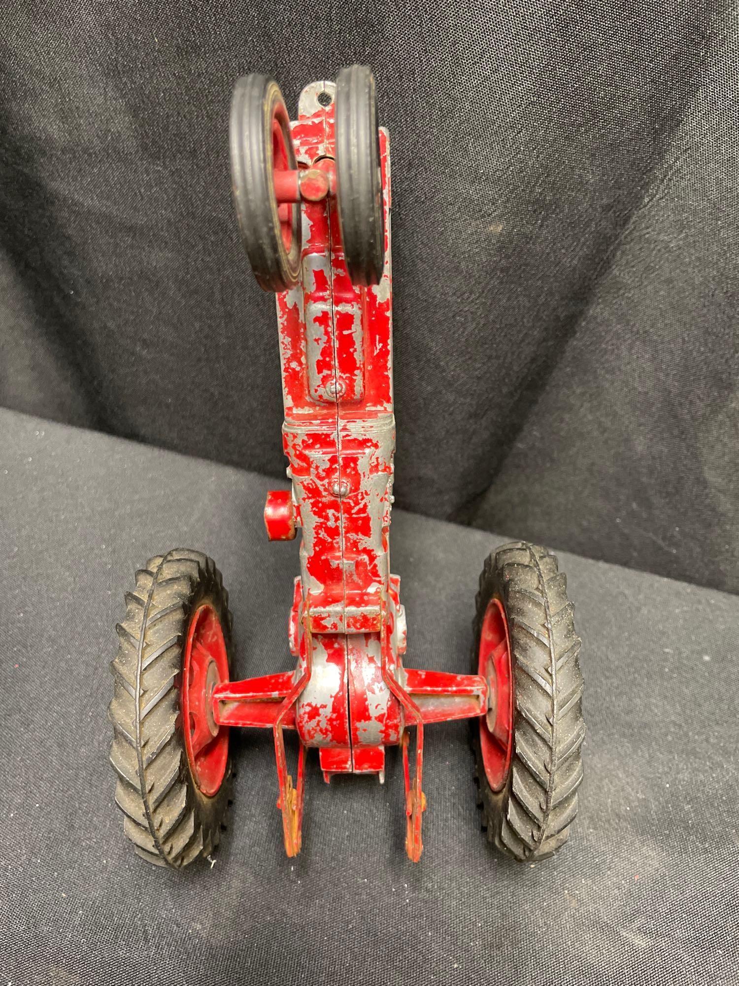 1/16th Scale Ertl Farmall 460 Tractor with 2 pt. hitch