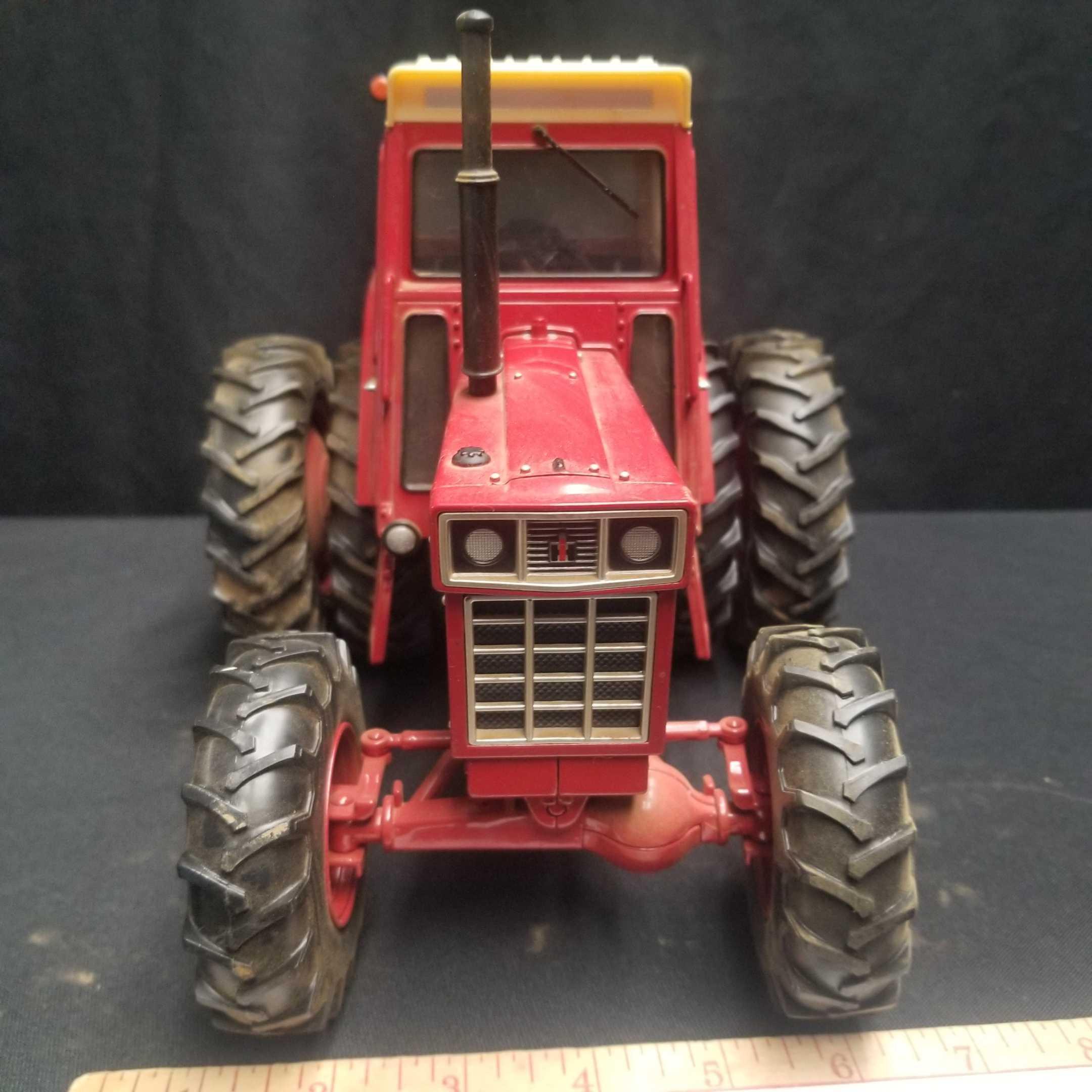 INTERNATIONAL "1466 TURBO" TRACTOR, RED CAB, MFD, DUALS