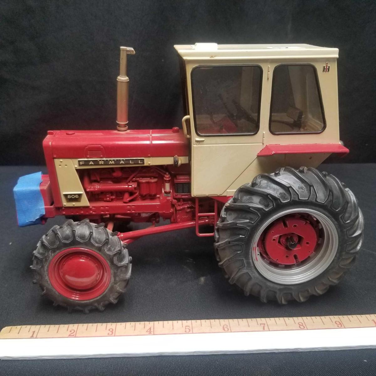 FARMALL "806" TRACTOR, MFD, CAB