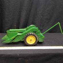 JOHN DEERE "60" TRACTOR 2r CORN PICKER SHELLER