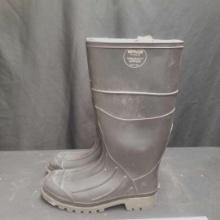 Pair of size 9 Rubber Boots