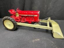 1/16th Scale IH Tractor with Loader - raise lever broken