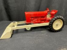 1/16th Scale IH Tractor with Loader