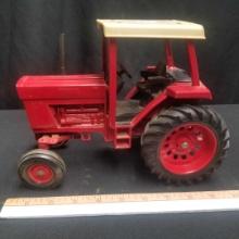 INTERNATIONAL "886" TRACTOR, 4 POST ROPS, WIDE FRONT