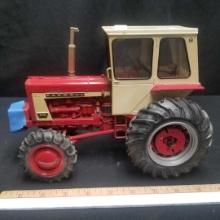 FARMALL "806" TRACTOR, MFD, CAB