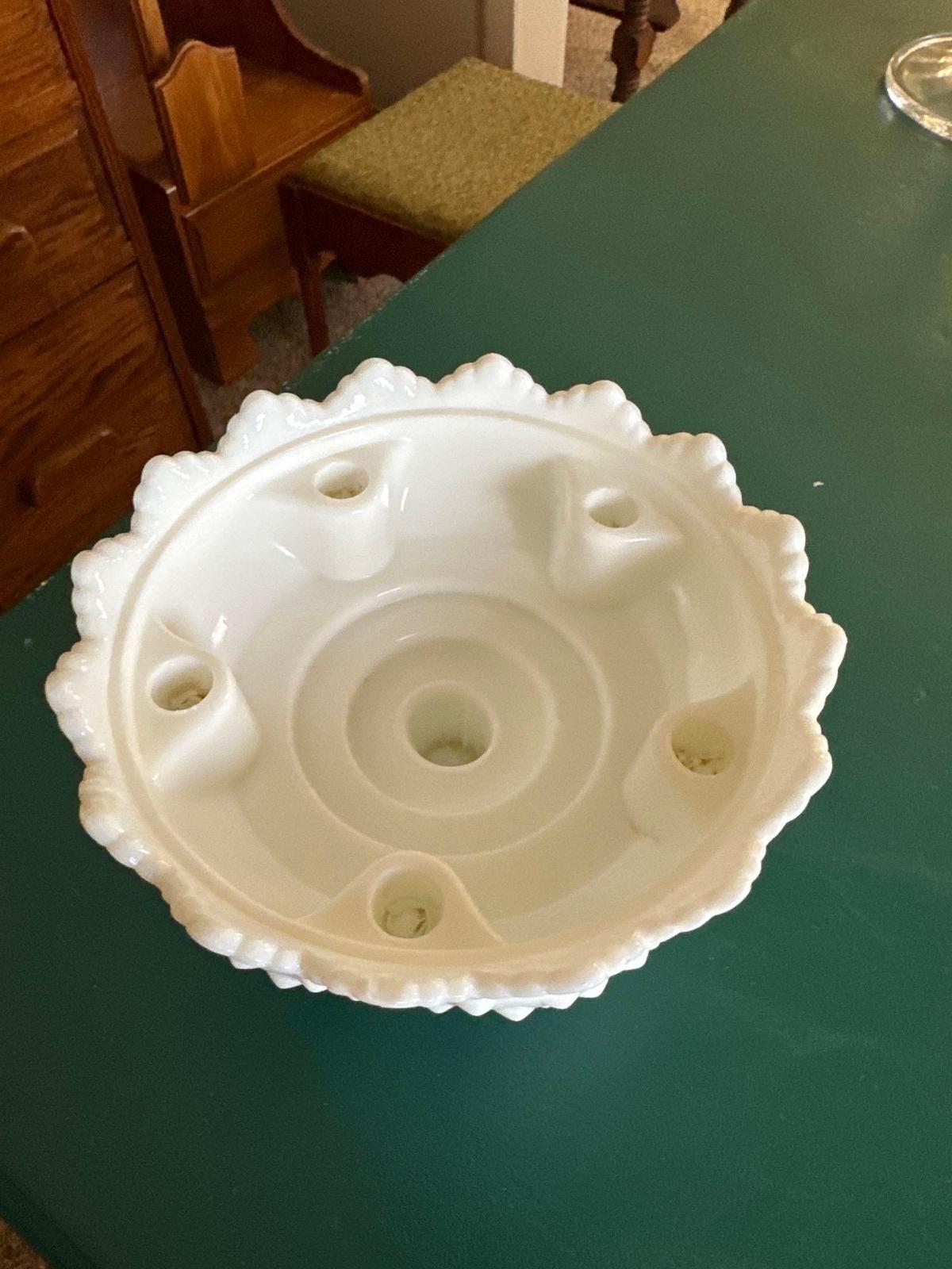 Vintage Fenton white glass candle holder.......Shipping