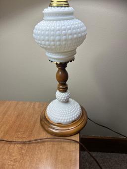 2 matching table lamps.