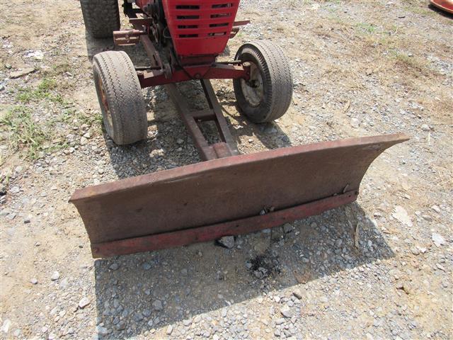 Wheel Horse 875 Riding Mower - runs