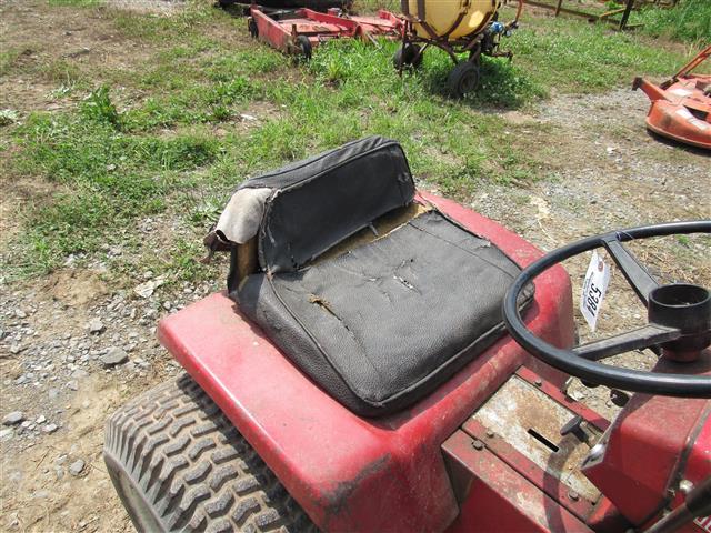 Wheel Horse 875 Riding Mower - runs