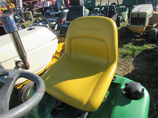 JD X300 Lawn Tractor (runs)