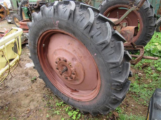 Cockshutt Oliver 360 Tractor w/Parts