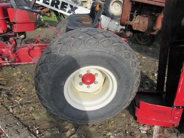 IH 284 Parts Tractor