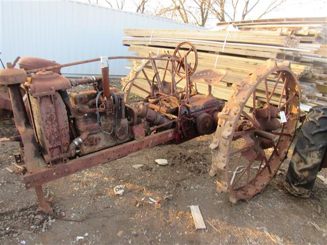 Farmall F12 2WD Tractor