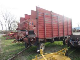 IH 120 Forage Wagon