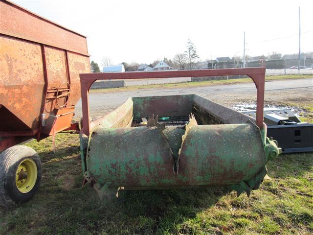 JD PTO Spreader