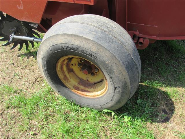 Hesston 745 Round Baler, w/Controls