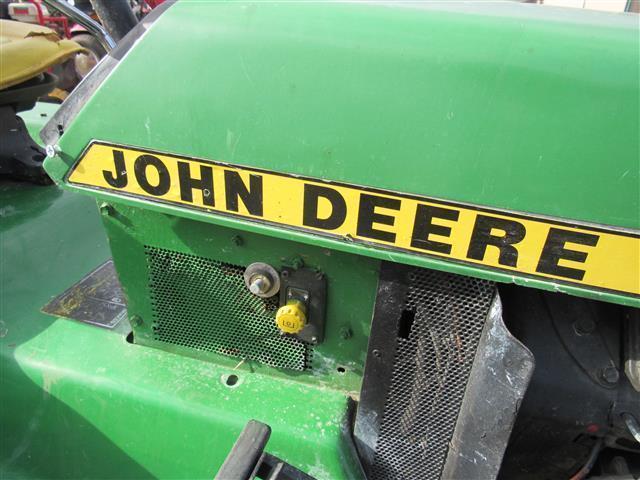 JD 318 Riding Mower w/ Winch