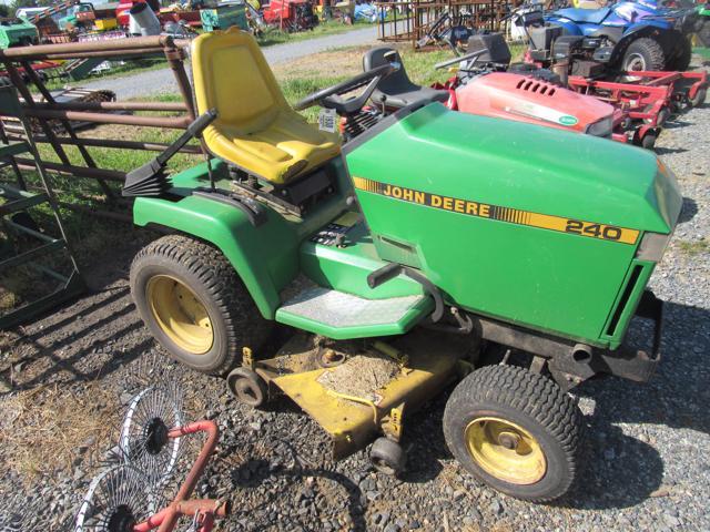 JD 240 Riding Mower (needs work)