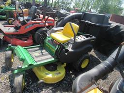 JD Z225 42" Zero Turn Mower w/Bagger, 173 Hrs