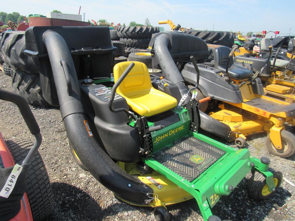 JD Z225 42" Zero Turn Mower w/Bagger, 173 Hrs