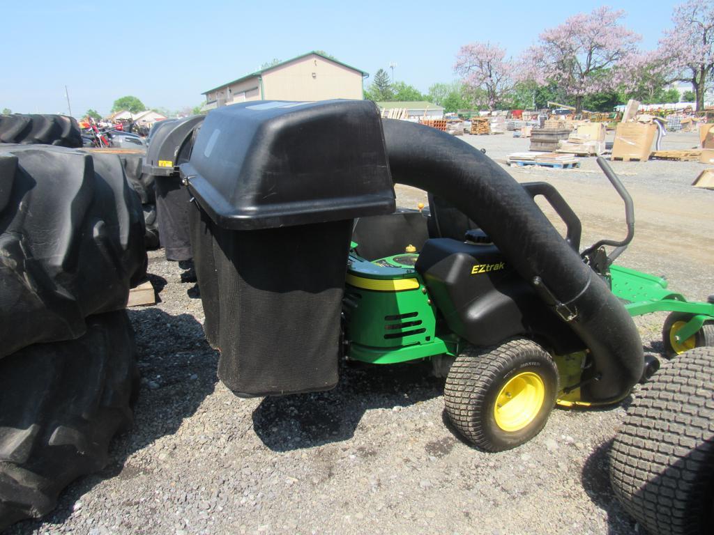 JD Z225 42" Zero Turn Mower w/Bagger, 173 Hrs