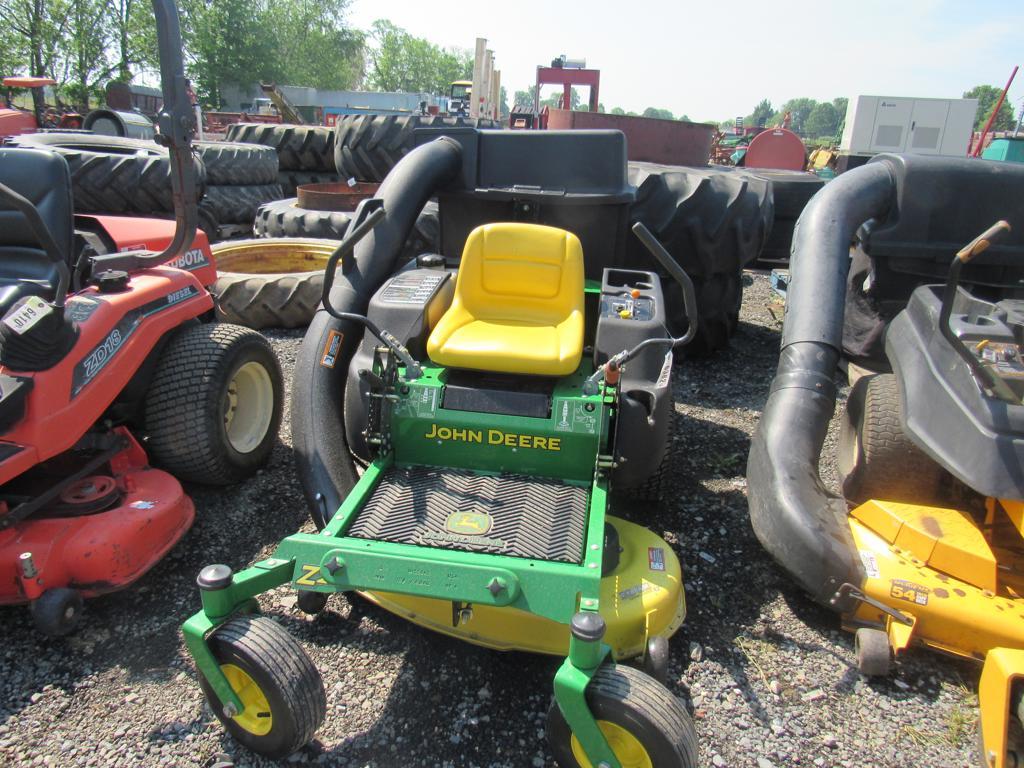 JD Z225 42" Zero Turn Mower w/Bagger, 173 Hrs