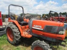 Kubota L2900 Tractor, 4x4, ROPS