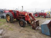 Int'l 444 Tractor w/ Loader & Extra Bucket,2WD,Dsl