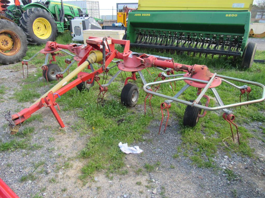 Morra MH420 Pull type 4 basket tedder