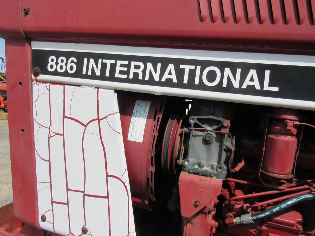 IH 886 Tractor