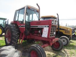 IH 886 Tractor