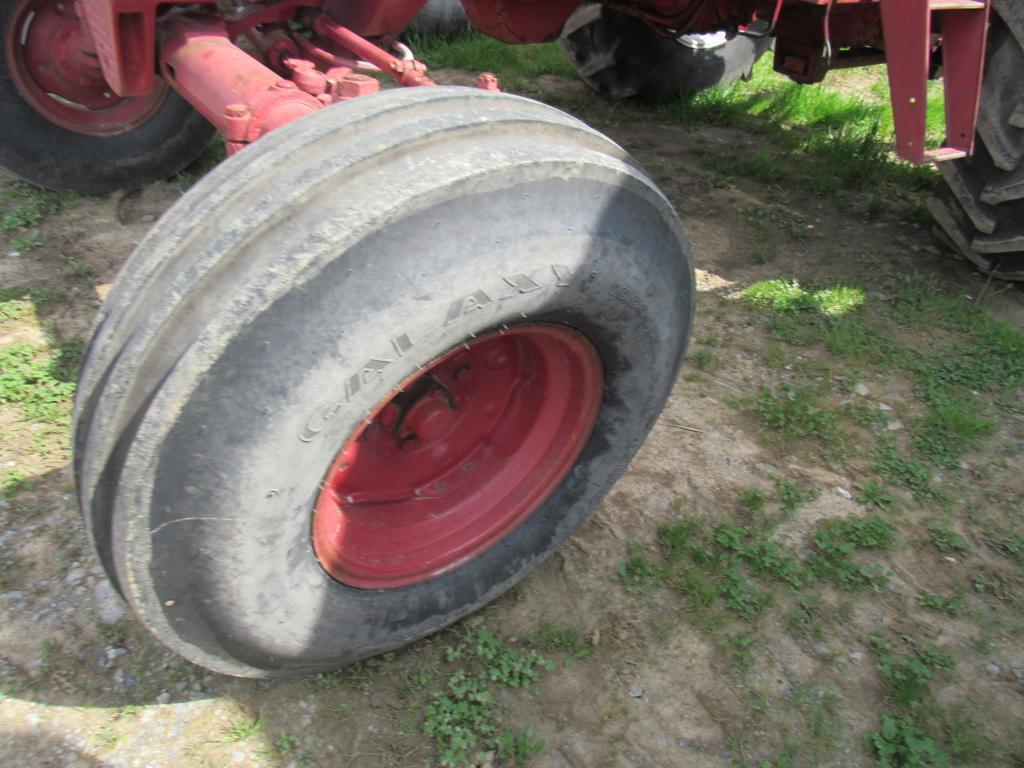 IH 886 Tractor