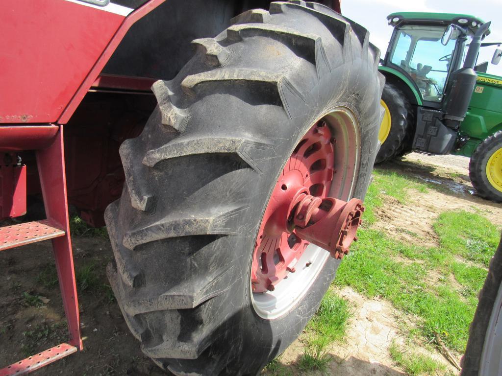 IH 886 Tractor