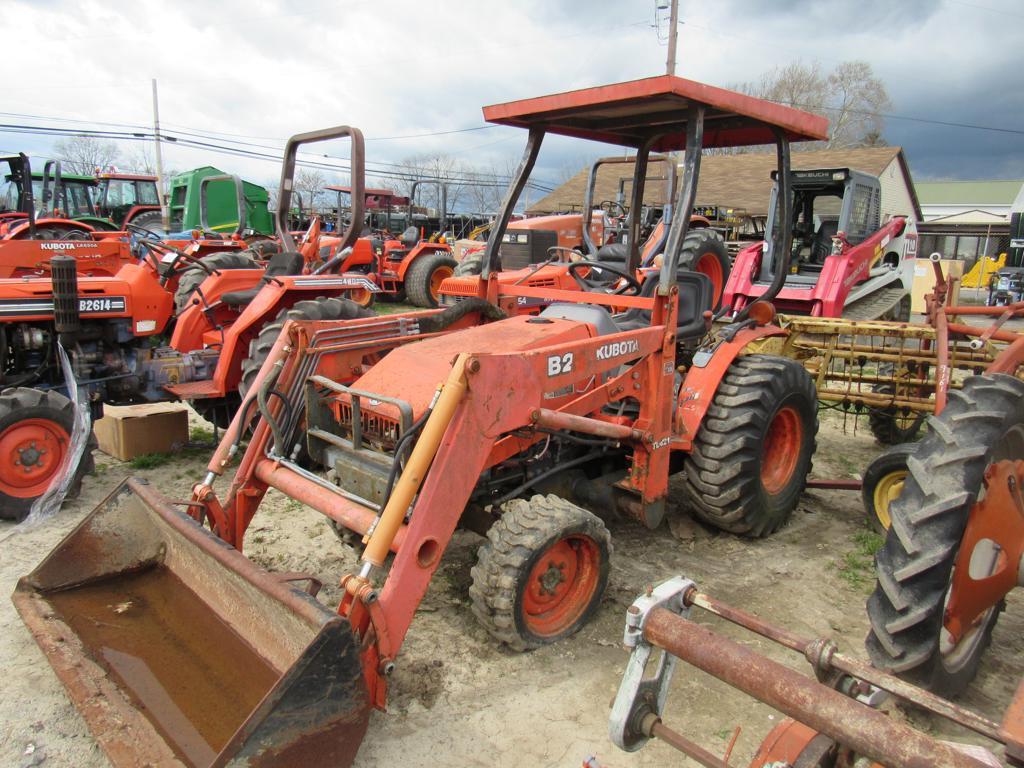 Kubota B21 Tractor w/ Ldr, 4WD, Dsl, 4 Post Canopy