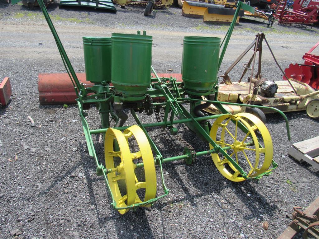 Jd 3pt corn Planter (rebuilt)