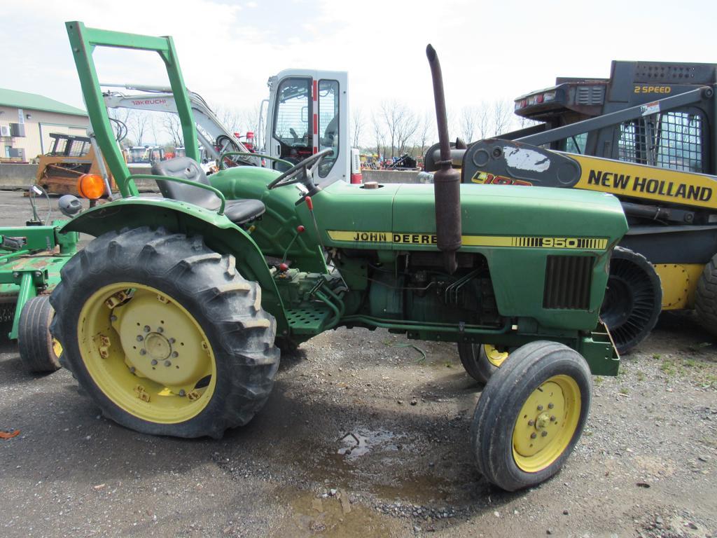 JD 950 Tractor, 2WD, ROPS