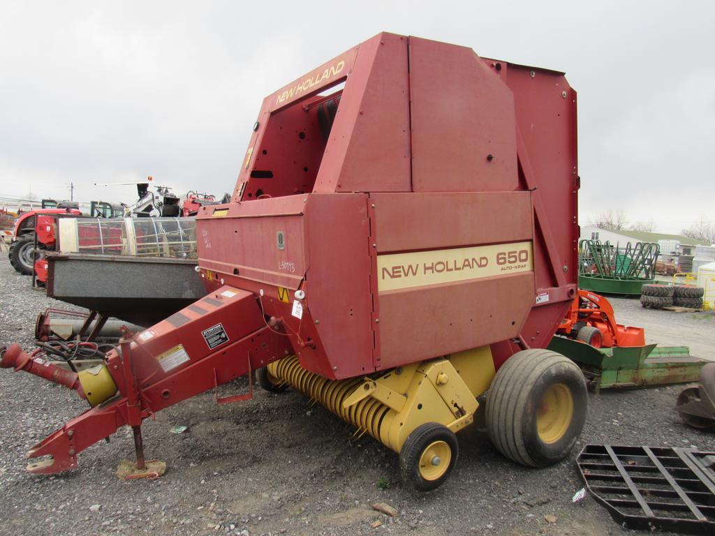 NH 650 Round Baler w/ Wide Pick-Up & AutoWrap