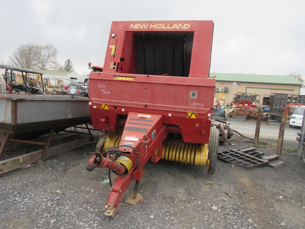 NH 650 Round Baler w/ Wide Pick-Up & AutoWrap