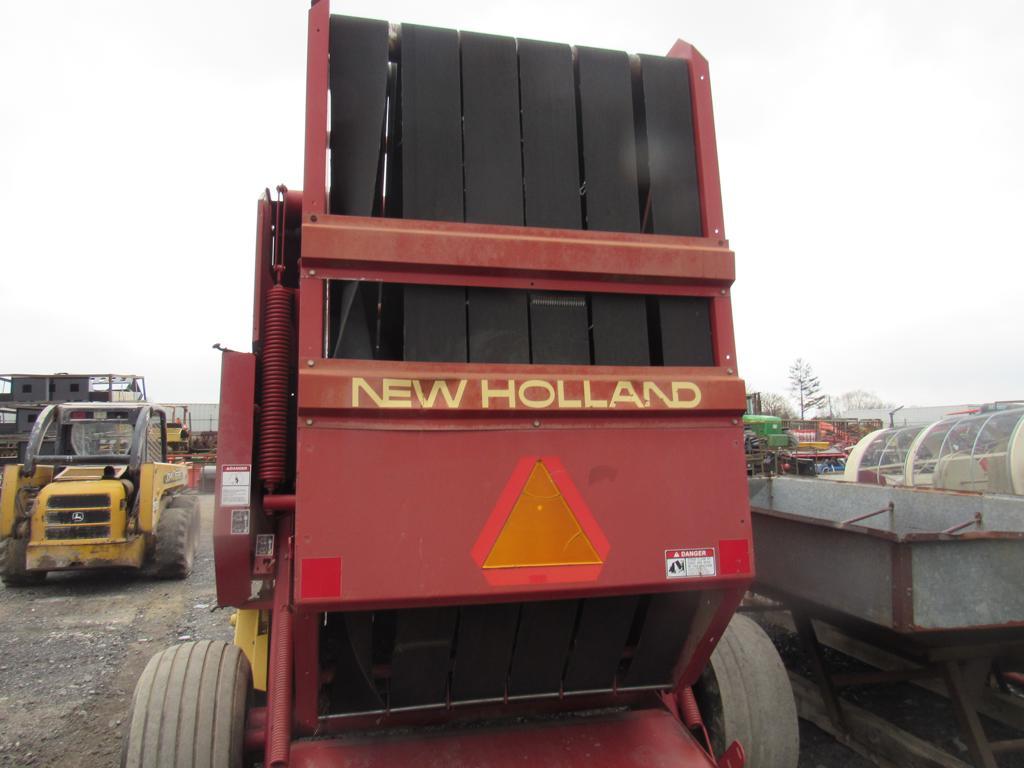 NH 650 Round Baler w/ Wide Pick-Up & AutoWrap