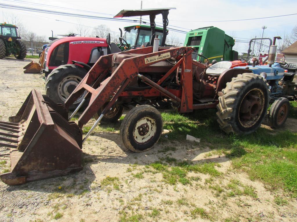 Allis Chalmers D15 Tractor w/Ldr & 2 Buckets