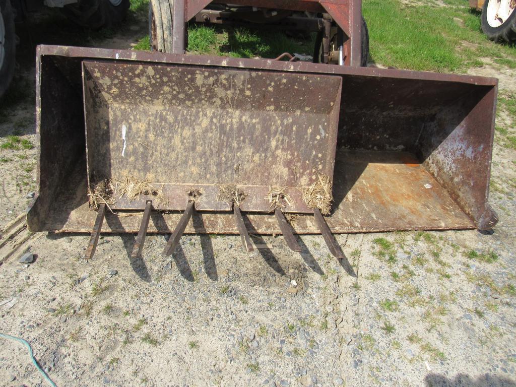 Allis Chalmers D15 Tractor w/Ldr & 2 Buckets