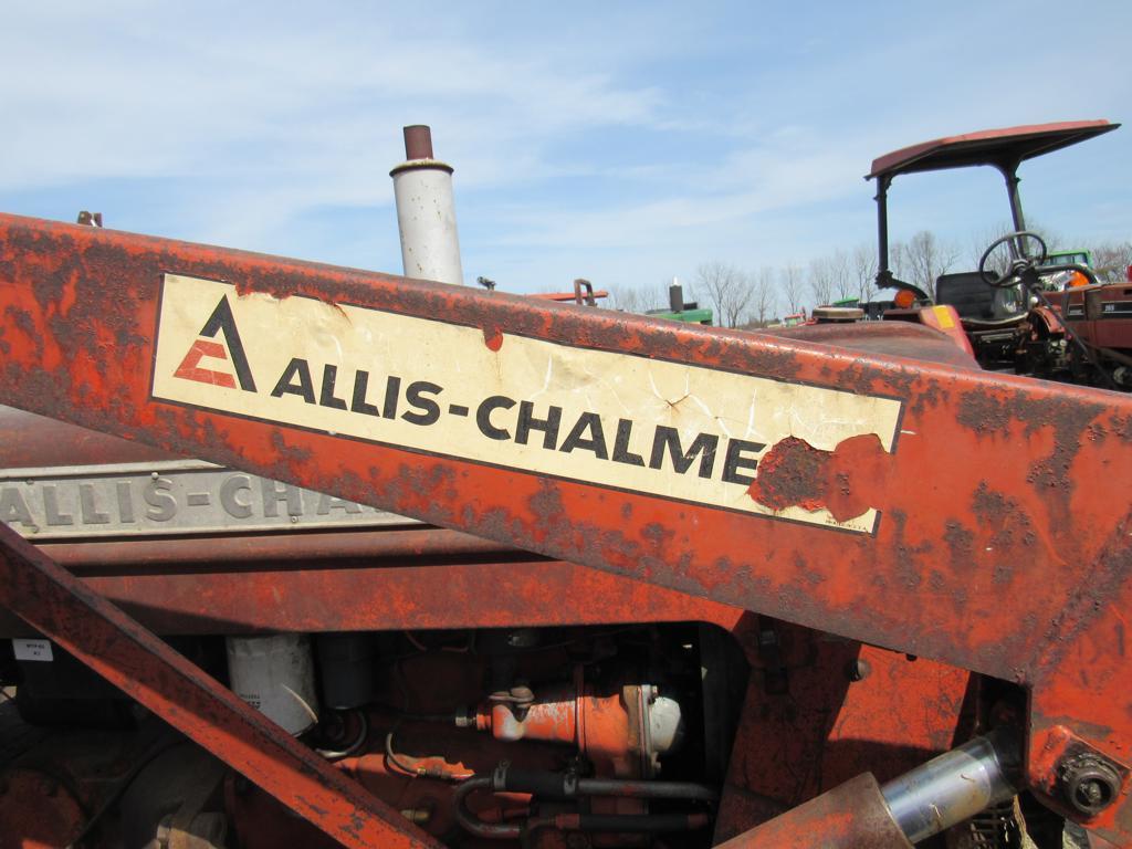 Allis Chalmers D15 Tractor w/Ldr & 2 Buckets
