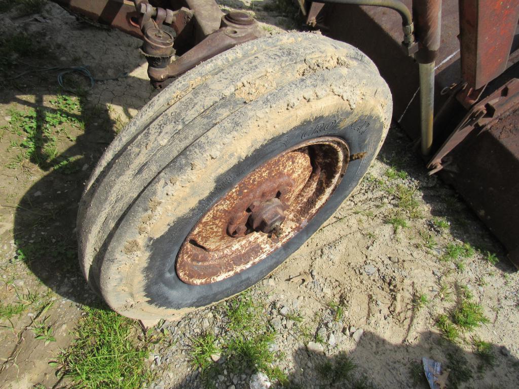 Allis Chalmers D15 Tractor w/Ldr & 2 Buckets