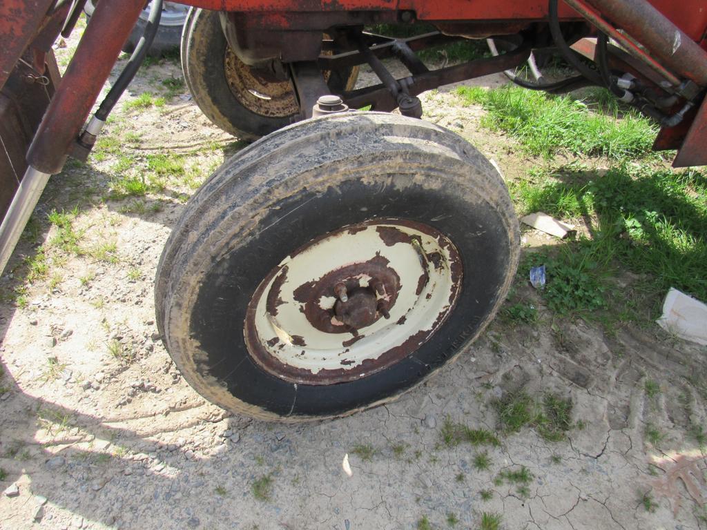 Allis Chalmers D15 Tractor w/Ldr & 2 Buckets