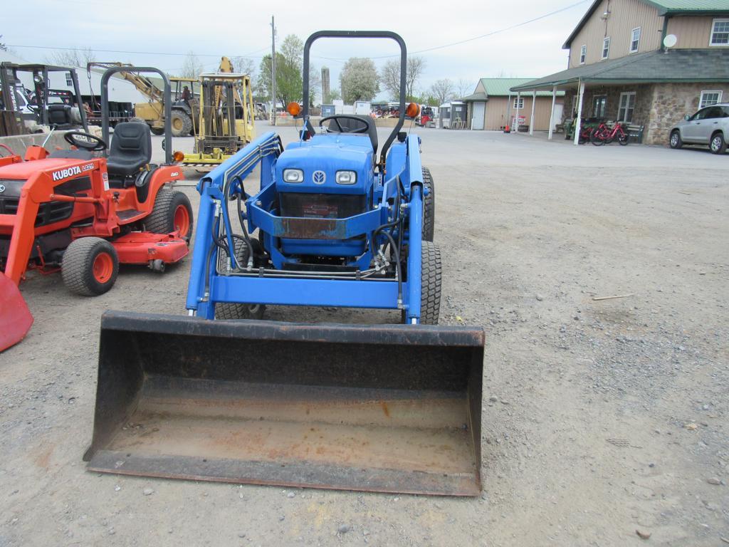 NH TC30 4WD Tractor w/Loader