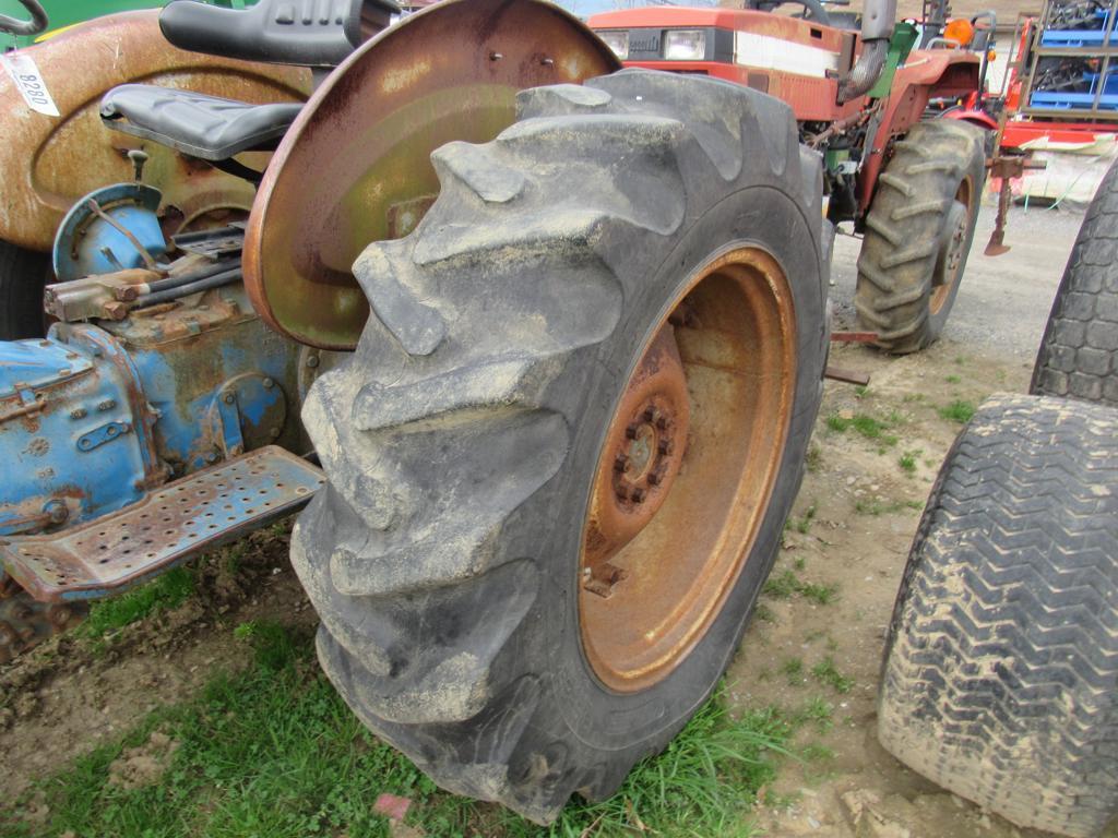 Ford 3000 Tractor, S.O.S., Gas