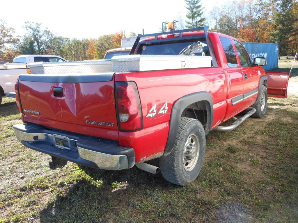 2004 CHEVROLET 2500 LS PICKUP 4x4, Red, Automatic, Gas, Extended Cab, Weste