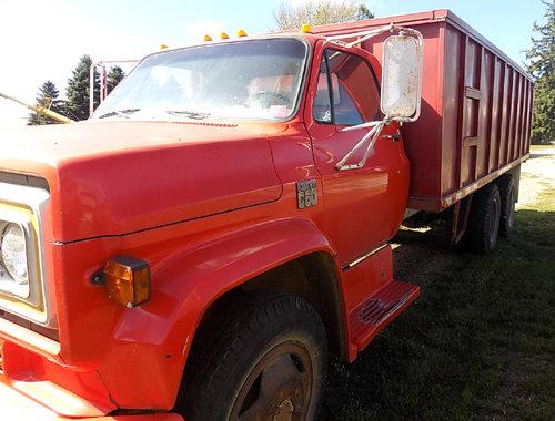 ’75 Chevy C-60 grain truck