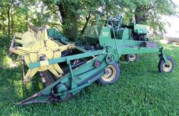 JD 800 self-propelled swather w/  conditioner